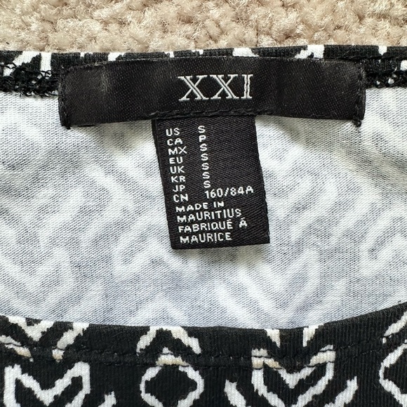Black and White Aztec Print Crop Top - Picture 3 of 4